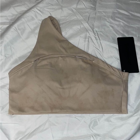 Alphalete assymetrical sports bra in hazelnut - Picture 10 of 13